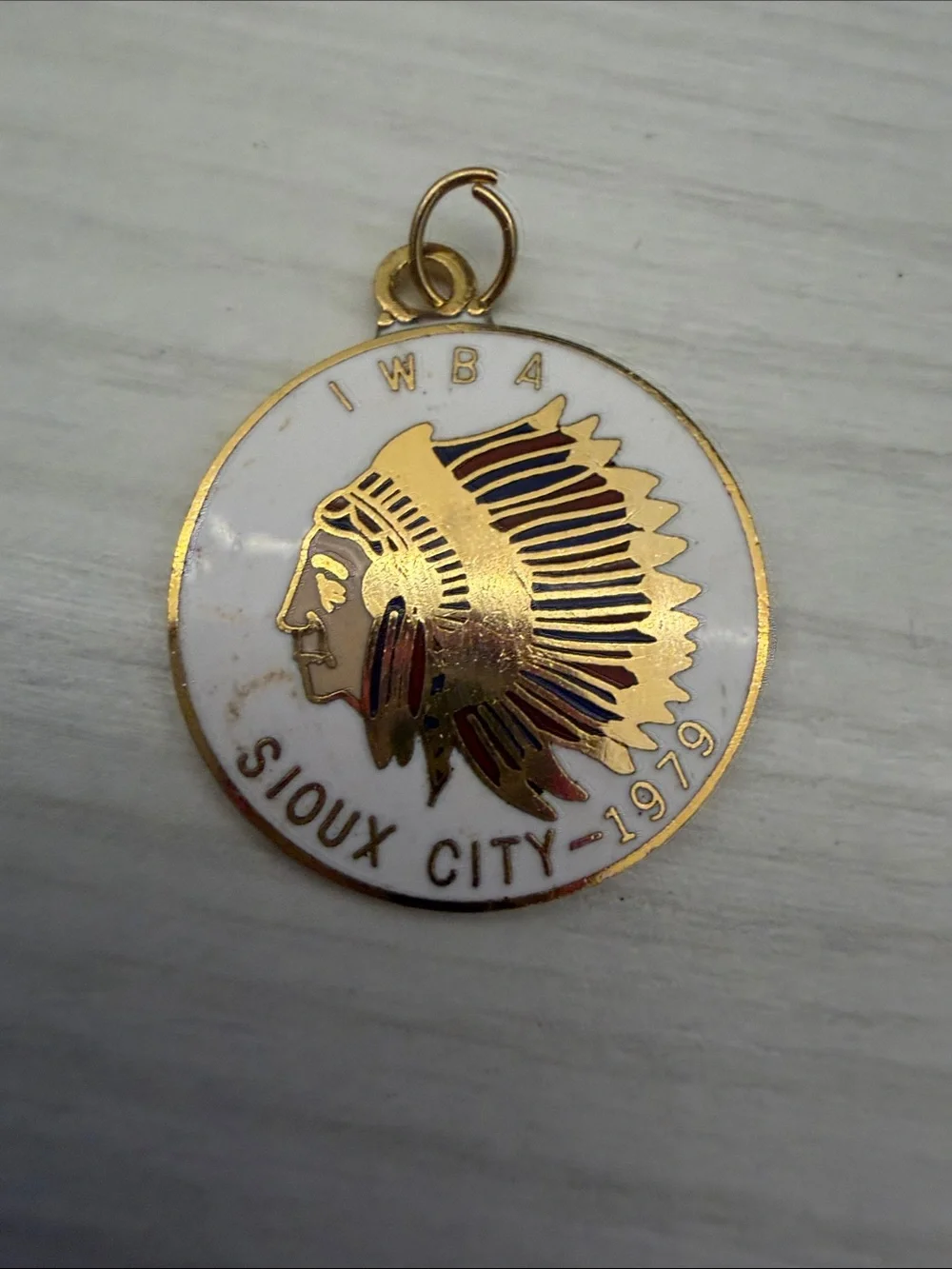 Sioux City 1979 Native Chief Medallion Pendant - Gold & White